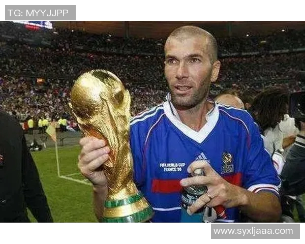 体格强壮的足球明星如何通过训练与饮食塑造完美身材与卓越技能 体格强壮的足球明星如何通过训练与饮食塑造完美身材与卓越技能